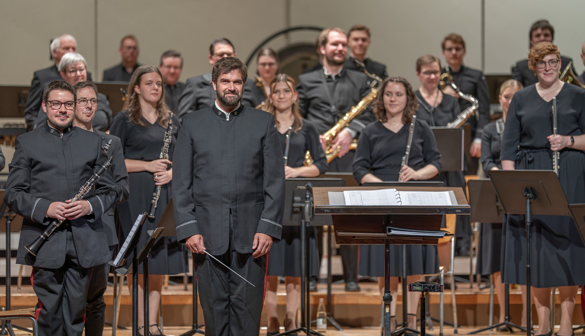 Jahreskonzert der Harmoniemusik Eschen: Ein Abend voller Klang und Geschichte
