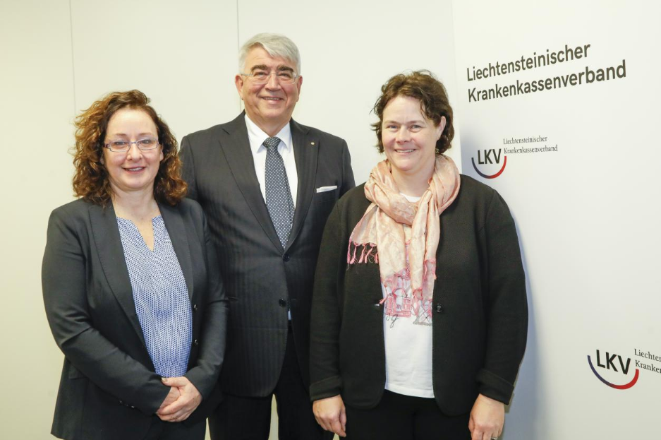 Die künftige Geschäftsführung mit dem Präsidenten des LKV (v.l.n.r. Tatjana Hadermann, Dr. Donat P. Marxer und Karin Zech-Hoop)