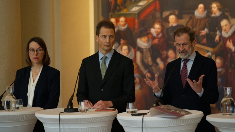 Erbprinz Alois von und zu Liechtenstein und Stephan Koja, Direktor der Fürstlichen Sammlungen Liechtenstein bei der Eröffnung der Sonderausstellung "Noble Begierden"