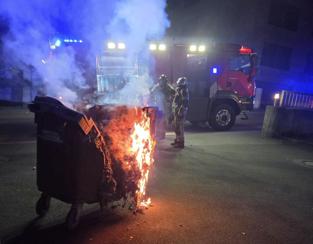 Zwei Brände in einer Nacht: Feuerwehr Vaduz rückt wegen Feuerwerkskörpern aus