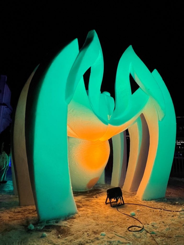 Skulptur von Lucas Walt beim World Snow Festival in Grindelwald