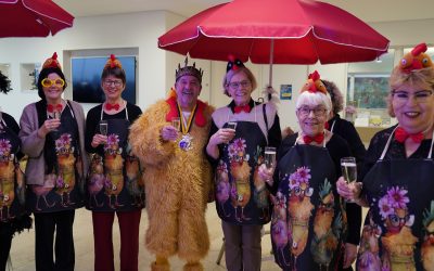 Hühnerstall im Gemeindesaal: Maurerinnen feiern Schmudo