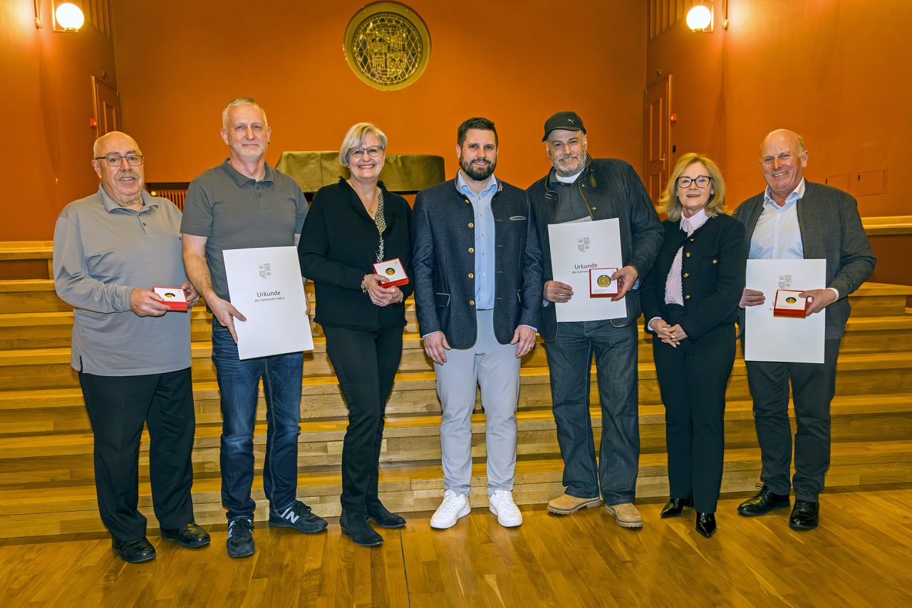 Verleihung der Verdienstmedailen durch Bürgermeister Florian Meier