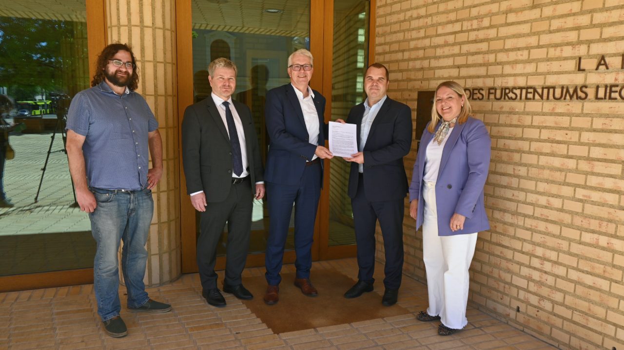 Jonas Grubenmann, Landtagssekretär Stefan Hassler, Vorsteher Dietmar Lampert, Landtagspräsident Manfred Kaufmann und Eva-Maria Nicolussi Vog
