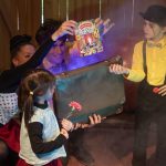 Wenn Zirkus auf Zeichenkunst trifft: Das Wimmelbuch von Tarkabarka