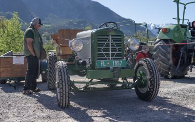 Rund 50 Oldtimer-Traktoren rollten auf den Schaaner Messeplatz