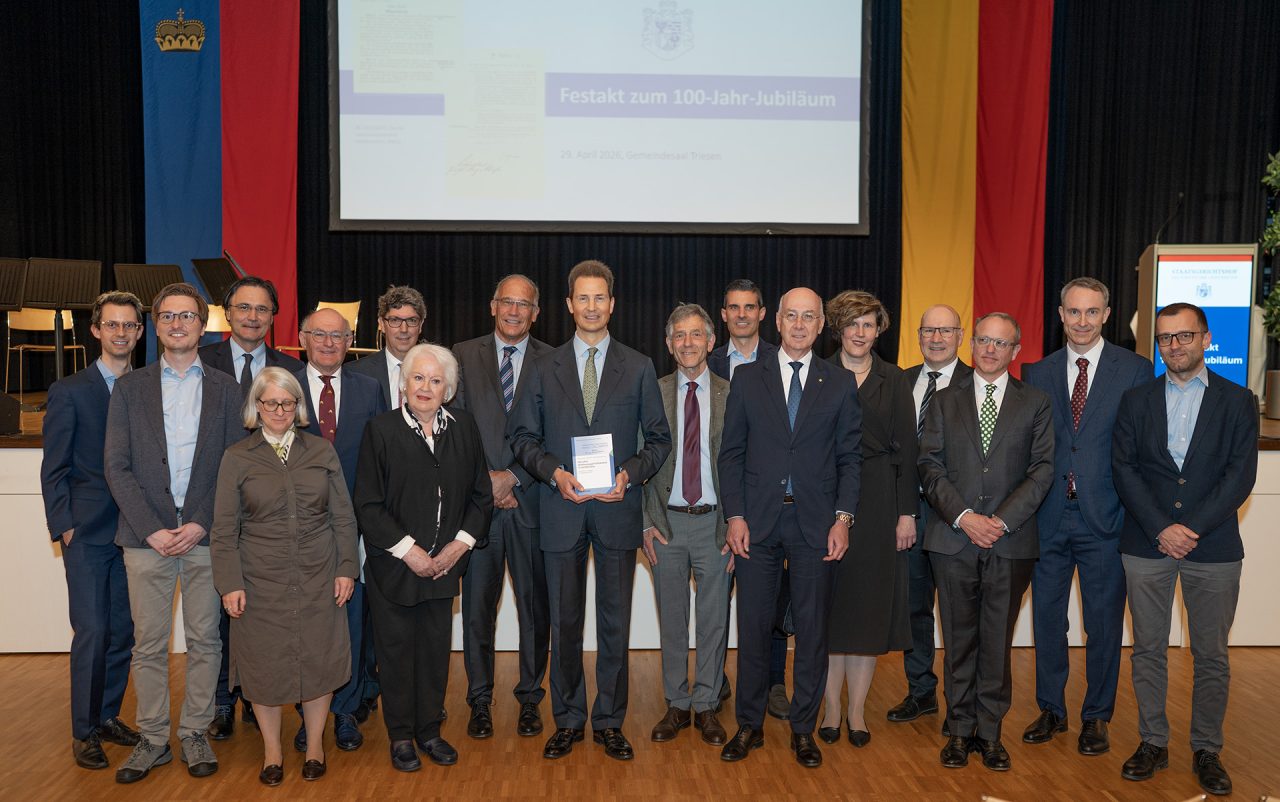 Übergabe der Festschrift