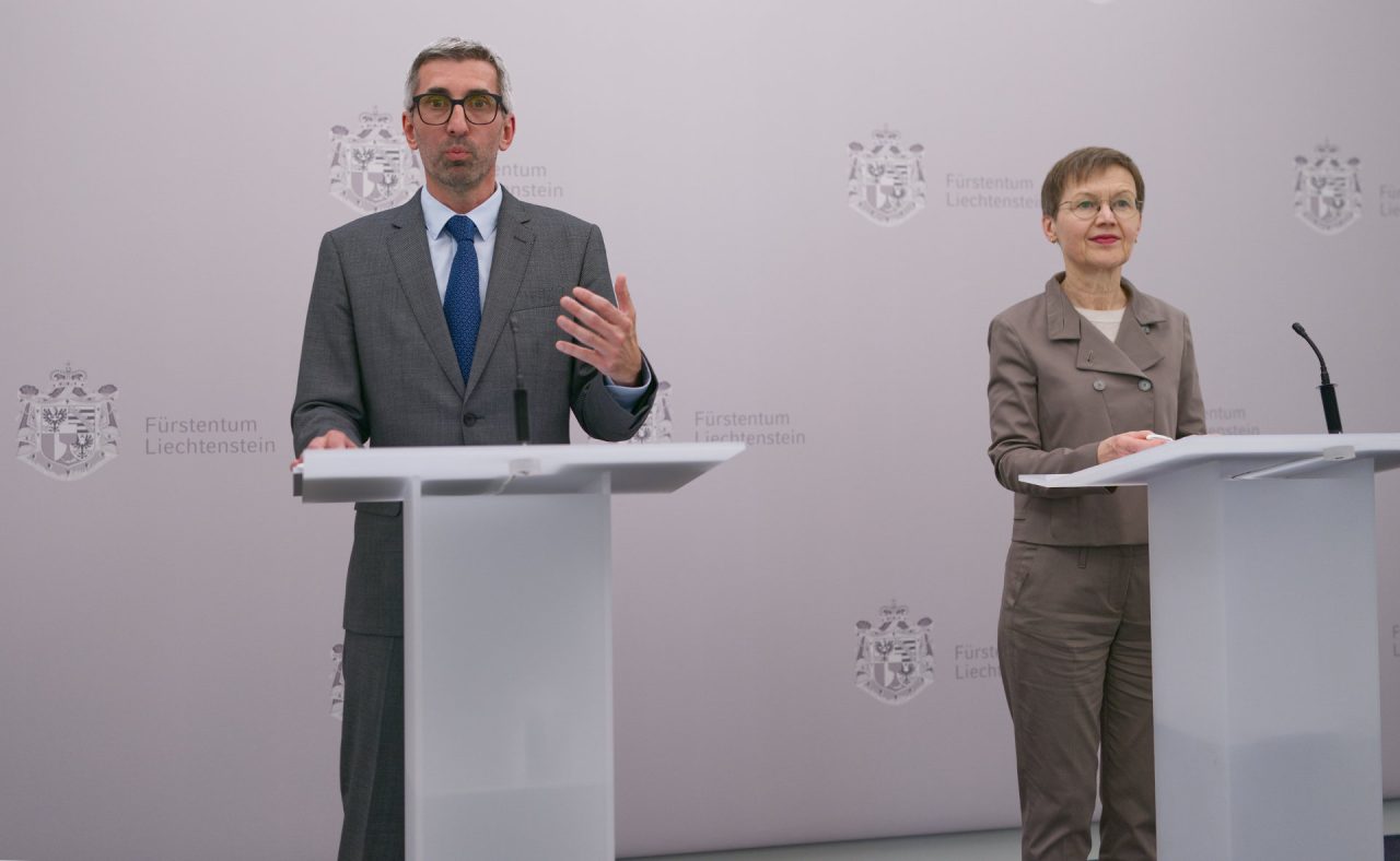 Michael Valersi und Regierungschefin Brigitte Haas