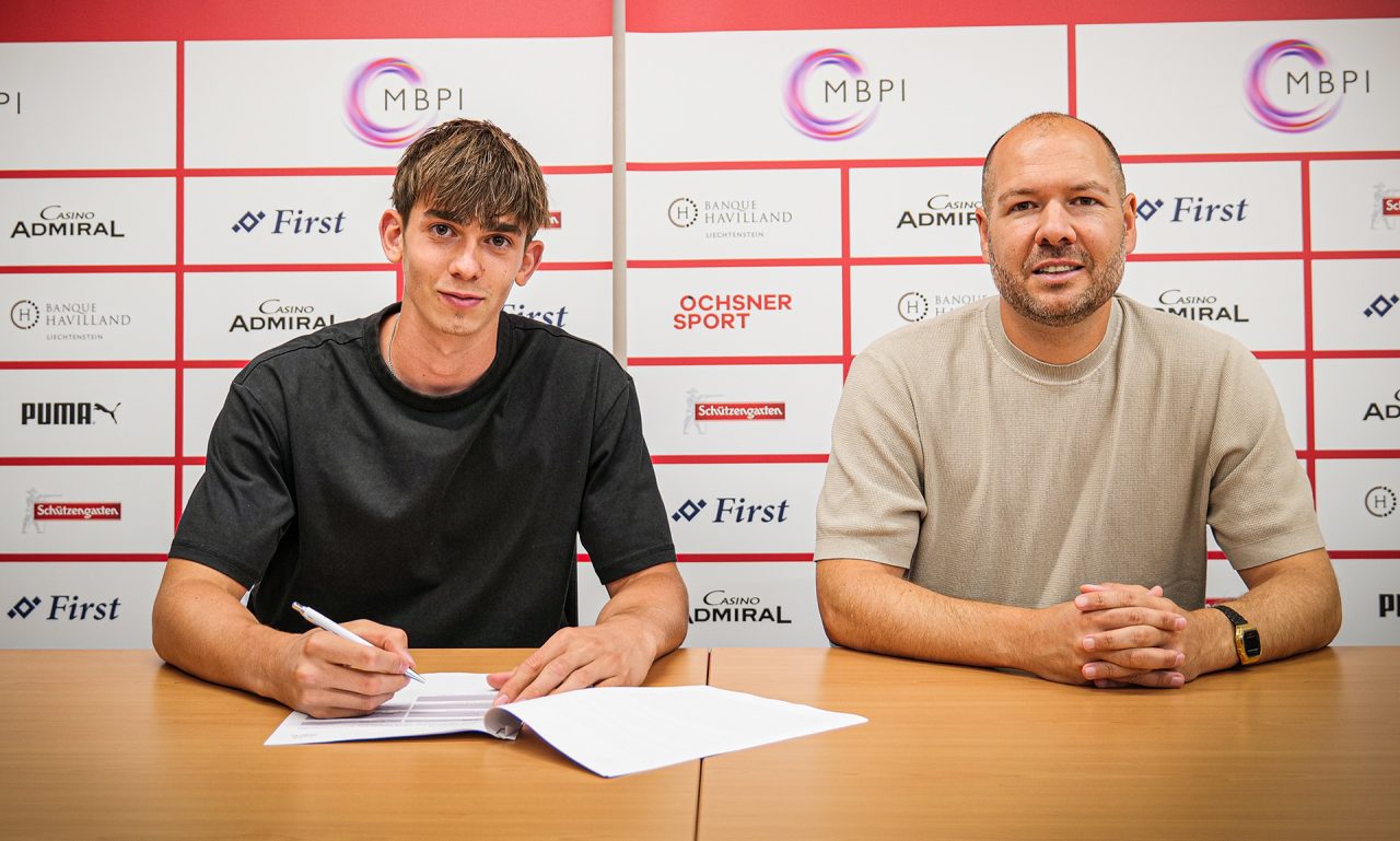 Luca Celentano unterschreibt beim FC Vadu