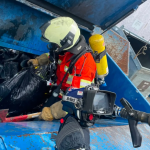 Feuerwehr löscht Muldenbrand