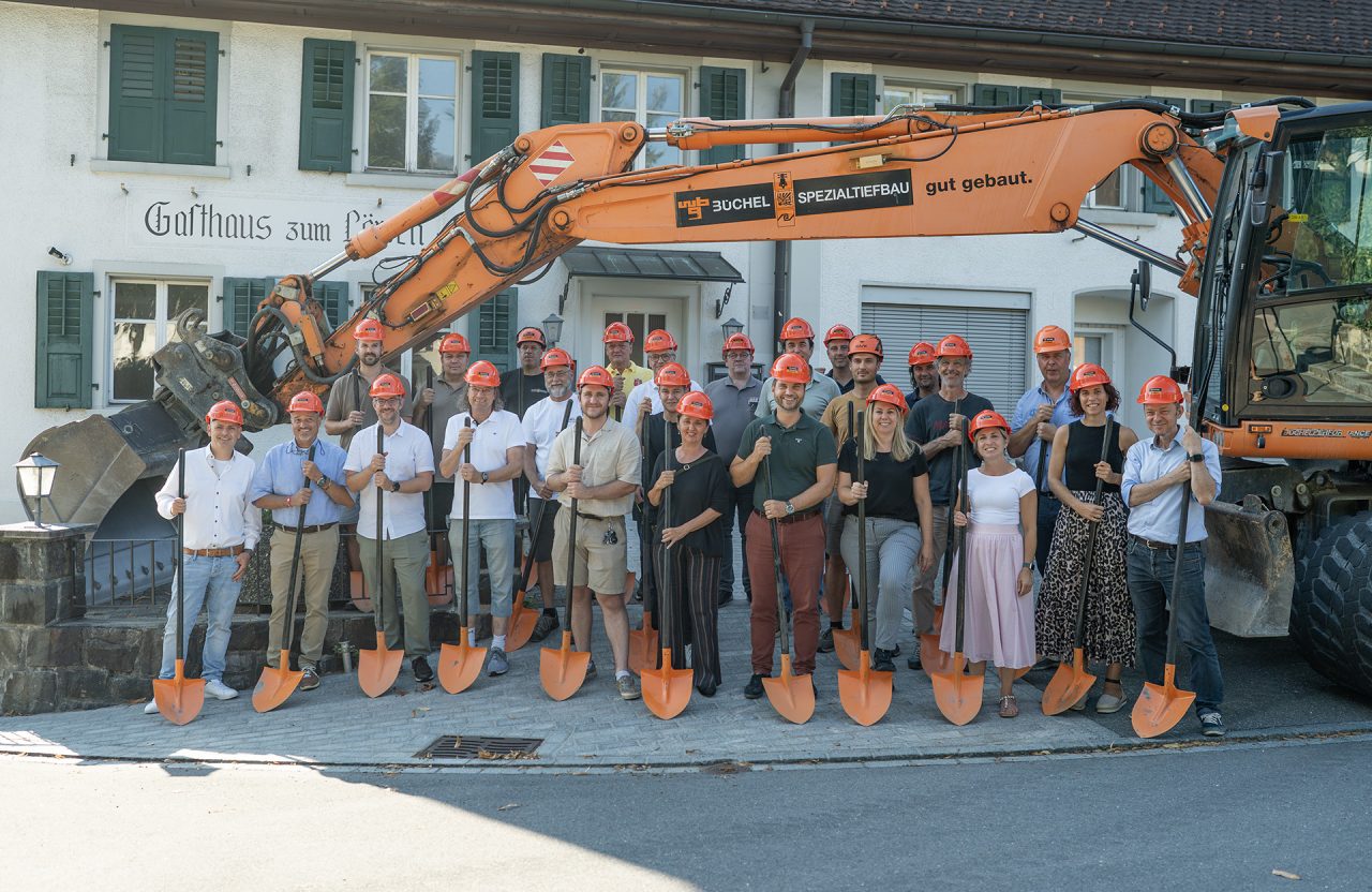 Spatenstich beim Gasthaus Löwen