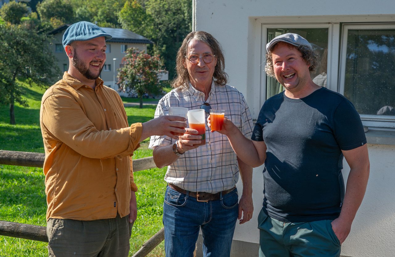 Albin Büchel, Johannes Kaiser und Toni Büchel beim Mostfest in Schellenberg